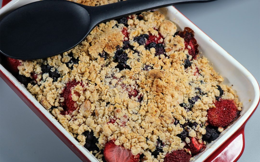 Crumble aux fruits. Recette nutritive et faible en FODMAP. ÉPITHÉLIA- Clinique de santé digestive. Équipe de nutritionnistes.