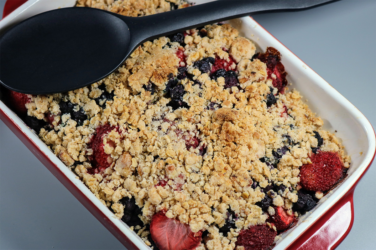 Crumble aux fruits. Recette nutritive et faible en FODMAP. ÉPITHÉLIA- Clinique de santé digestive. Équipe de nutritionnistes. 