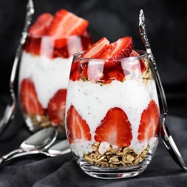 Parfait yogourt-cottage aux fraises