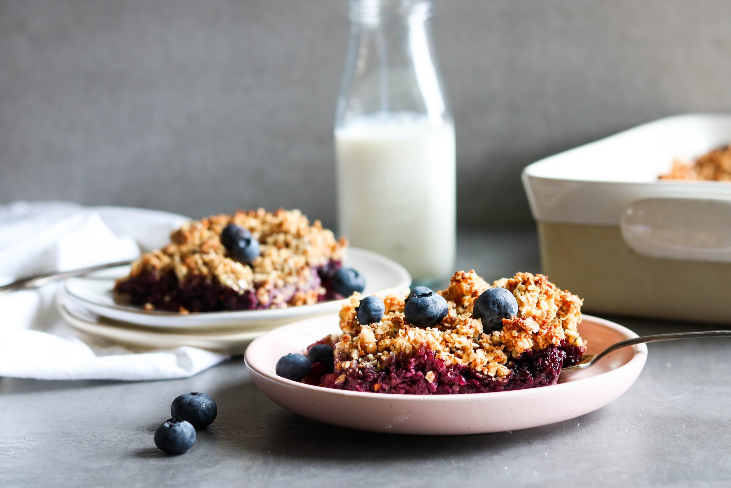 Croustade protéinée aux bleuets et avoine. ÉPITHÉLIA- Clinique de santé digestive. Équipe de nutritionnistes.