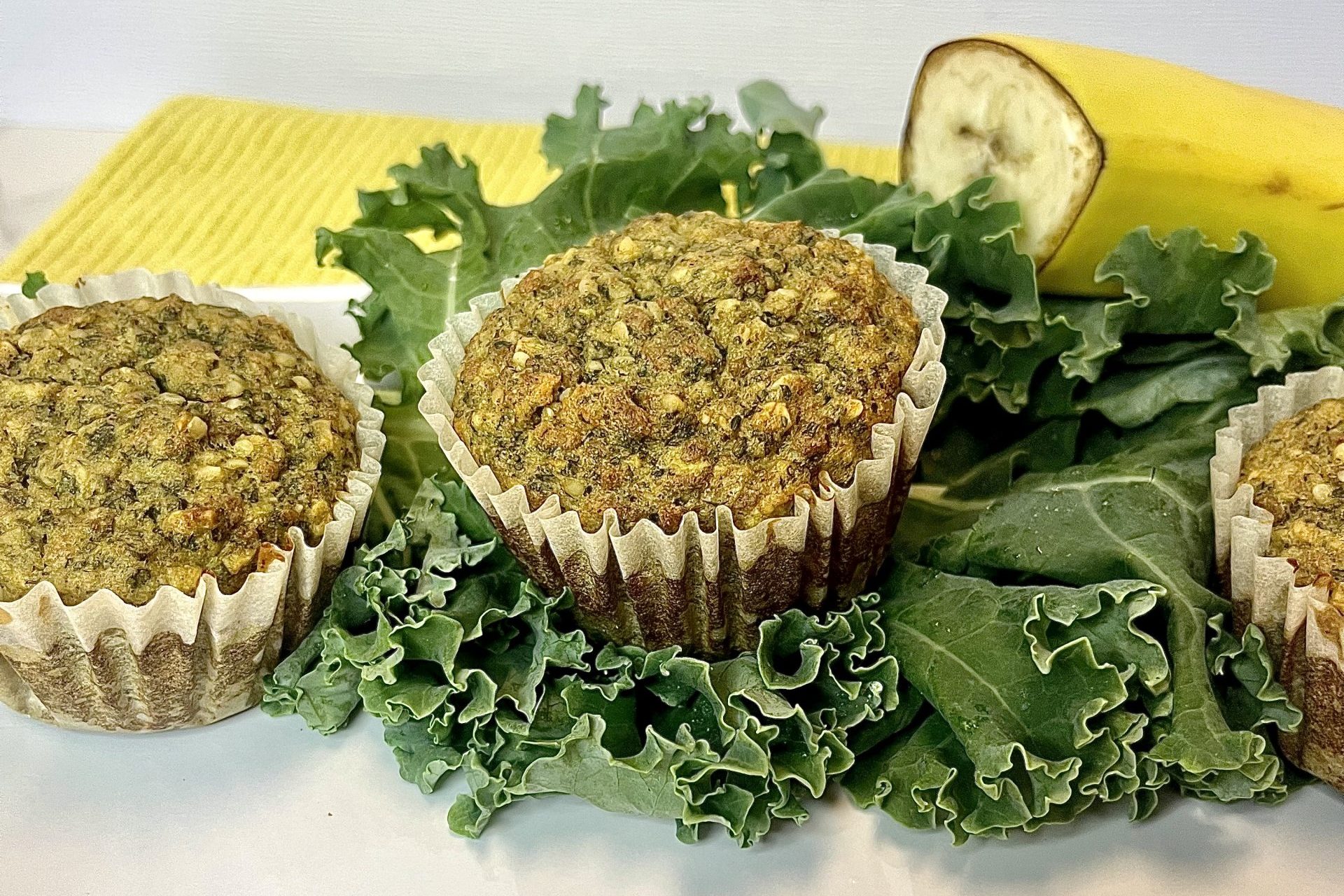 Muffins sans gluten protéinés aux bananes et chou frisé