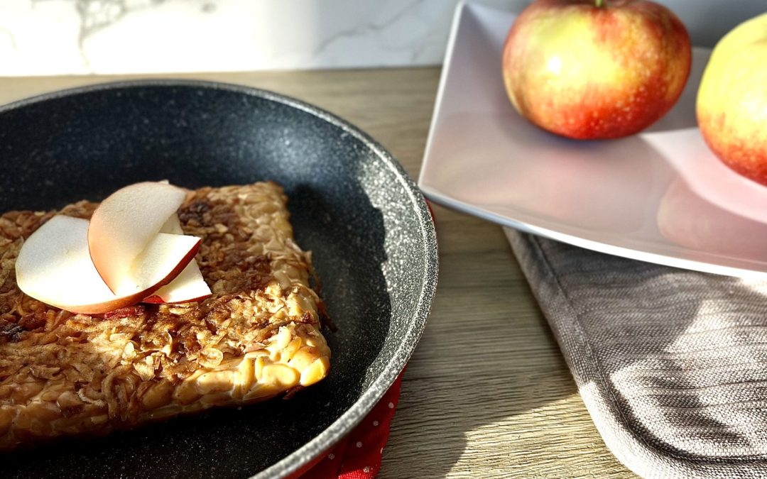 Tempeh caramélisé à l’érable et pommes