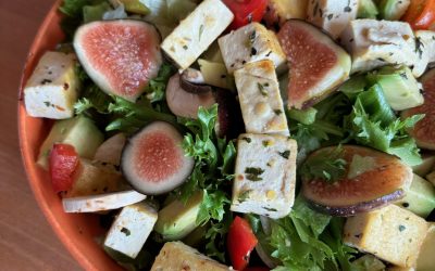 Salade repas colorée aux figues