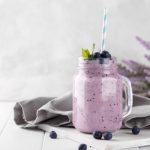 Smoothie aux bleuets avec épinards et yogourt. Faible en FODMAP. ÉPITHÉLIA- Clinique de santé digestive. Équipe de nutritionnistes.