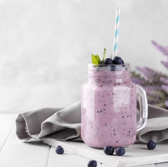 Smoothie aux bleuets avec épinards et yogourt. Faible en FODMAP.
ÉPITHÉLIA- Clinique de santé digestive. Équipe de nutritionnistes. 