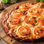 Pizza sur croûte de lentilles. ÉPITHÉLIA- Clinique de santé digestive. Équipe de nutritionnistes.