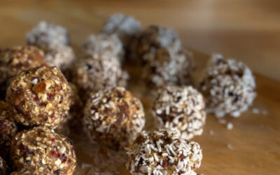 Boules d’énergie canneberge–noix de coco